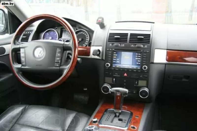 Прокат авто Volkswagen Tyareg бизнес-класса с водителем для торжества 3